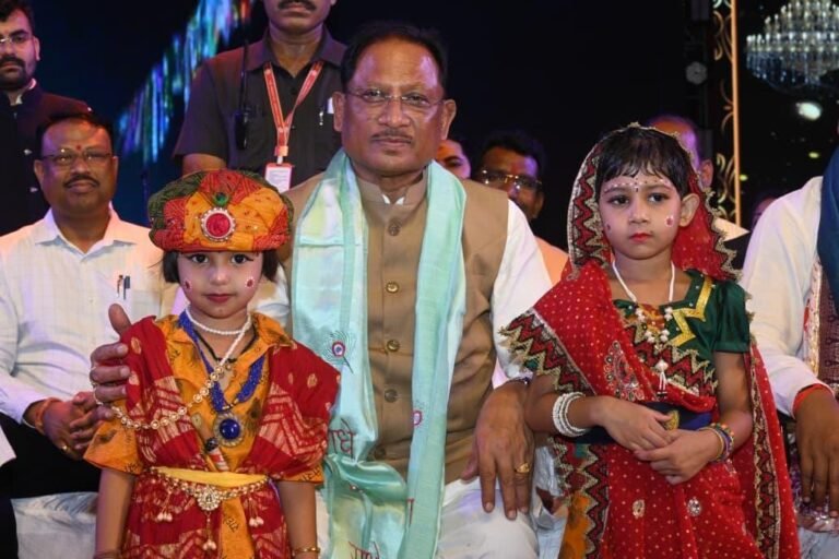 Chief Minister Vishnu Dev Sai participated in the Janmashtami festival, followed the tradition by breaking the dahi-handi