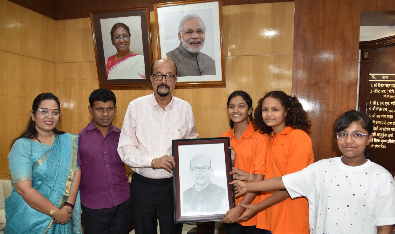 Special meeting at Raj Bhavan: Small artists gave a unique gift to the Governor