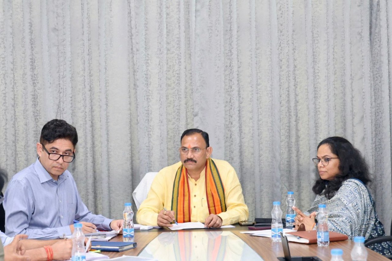 Emphasis on new health projects: Important meeting of Health Department in Raipur