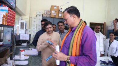 Photo of स्वास्थ्य मंत्री ने किया जेवरा स्वास्थ्य केंद्र का आकस्मिक निरीक्षण