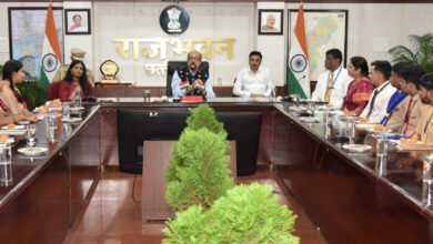 Photo of राजभवन पहुंचे रायपुर के निजी स्कूल के छात्र, राज्यपाल से की मुलाकात