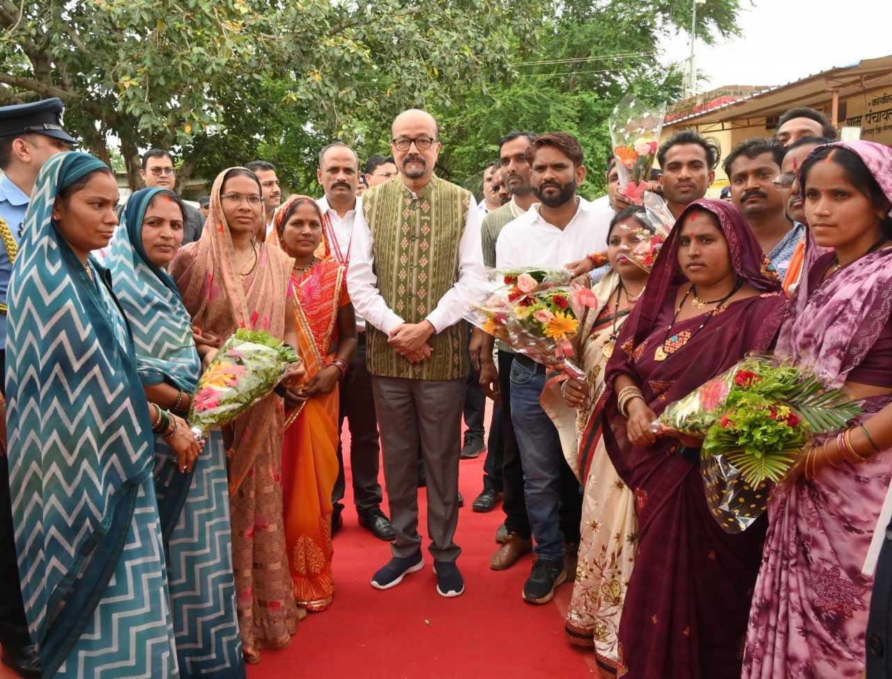 Governor Ramen Deka visited Sonpuri village, listened to the villagers through public dialogue