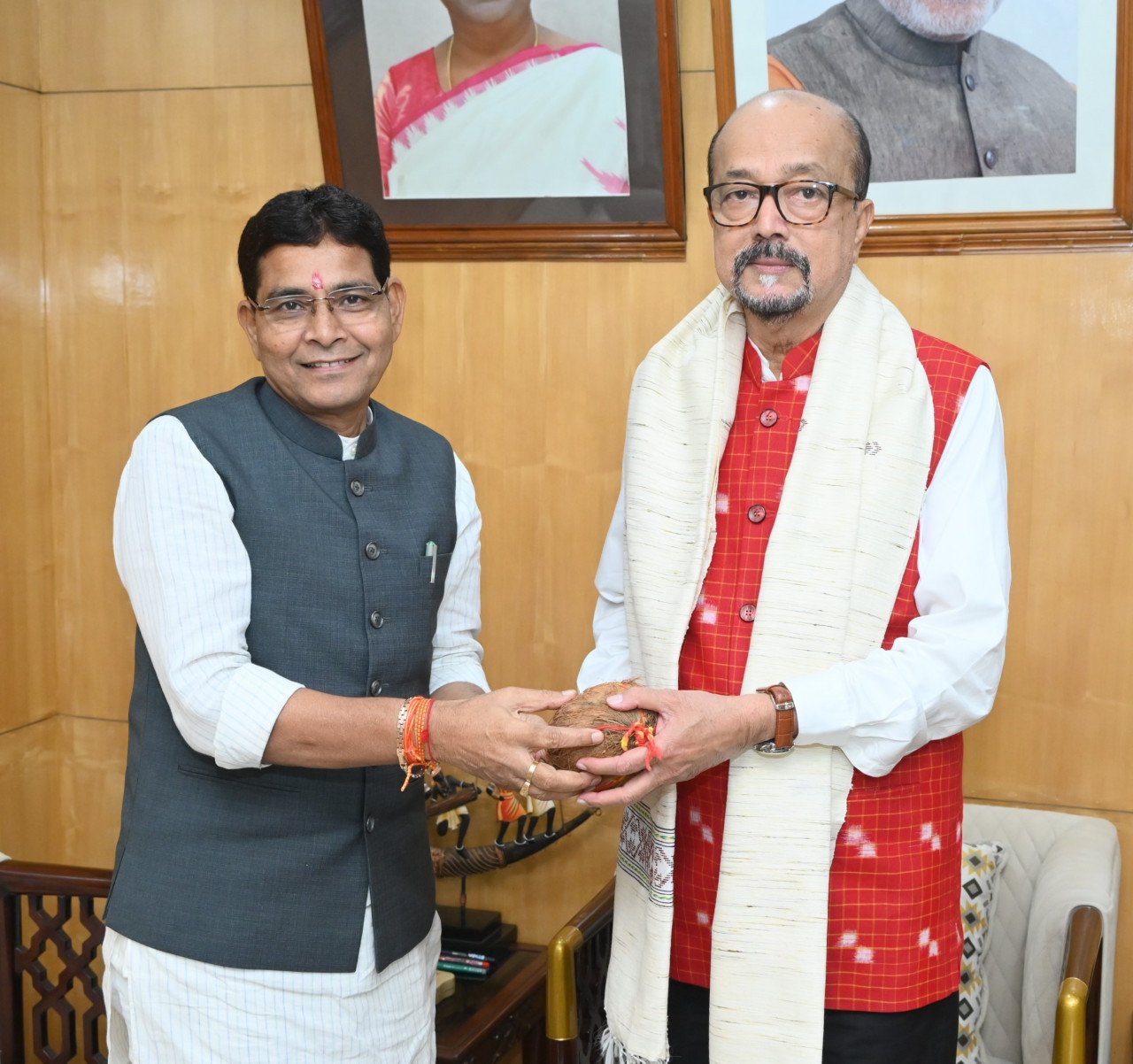 Positive meeting of Minister Tankaram Verma and Governor Ramen Deka