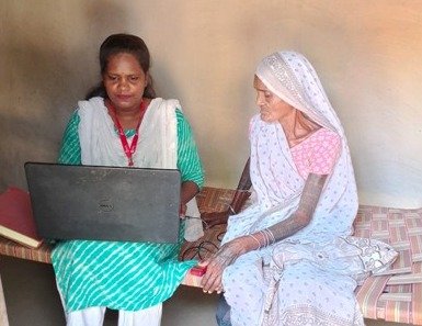महिलाओं की आर्थिक मजबूती की ओर बढ़ते कदम: तारा बाई बनीं गांव की बैंकिंग सखी 1 Steps towards economic empowerment of women: Tara Bai becomes the banking friend of the village