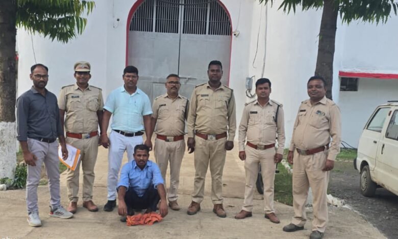 वन विभाग की बड़ी कार्रवाई: अवैध शिकारी गिरफ़्तार, 12 फरार 1 Major action by forest department: Illegal hunter arrested, 12 absconding