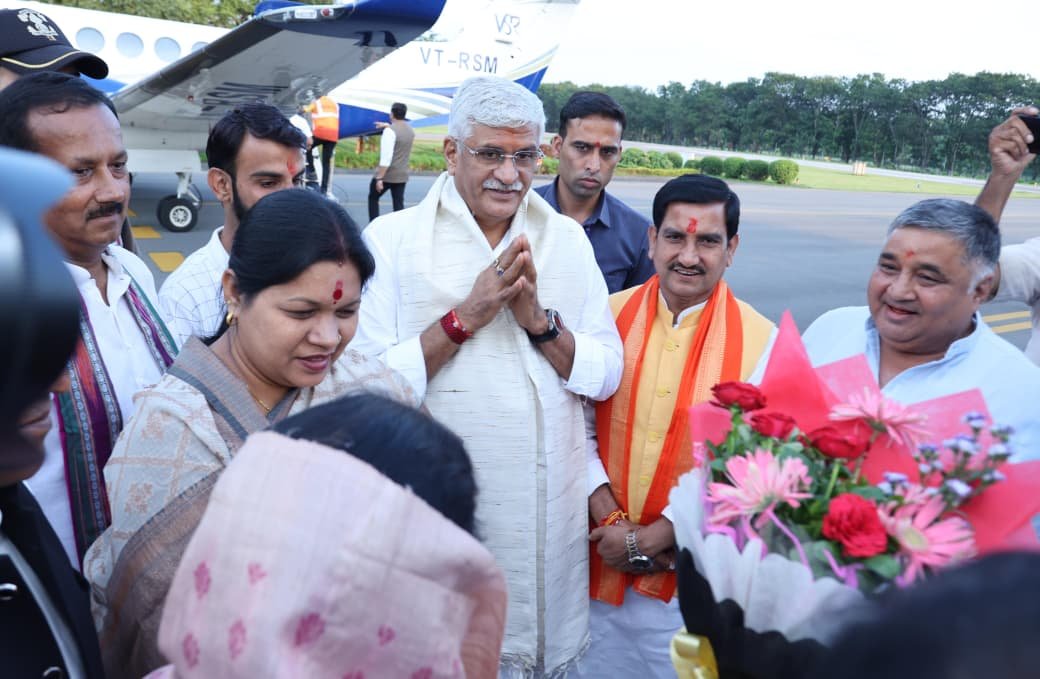 Union Minister Gajendra Singh Shekhawat arrived in Raigarh, attended the International Chakradhar Festival amidst a grand welcome