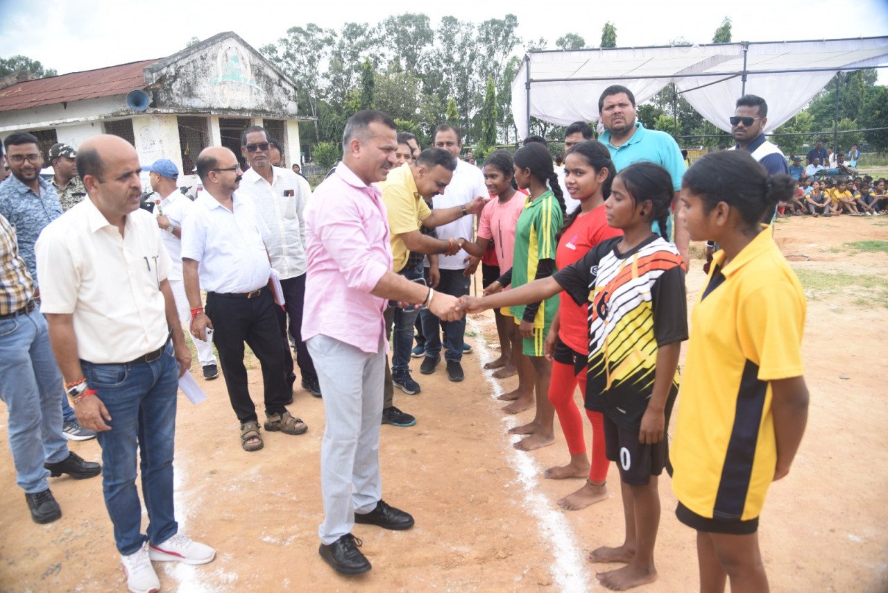 Colourful start of Sarguja division level two-day school sports competition
