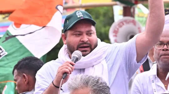 तेजस्वी यादव के खिलाफ गढ़चिरौली में दर्ज हुई एफआईआर, पीएम मोदी पर कथित पोस्ट बना वजह 1 FIR lodged against Tejashwi Yadav in Gadchiroli, alleged post on PM Modi was the reason