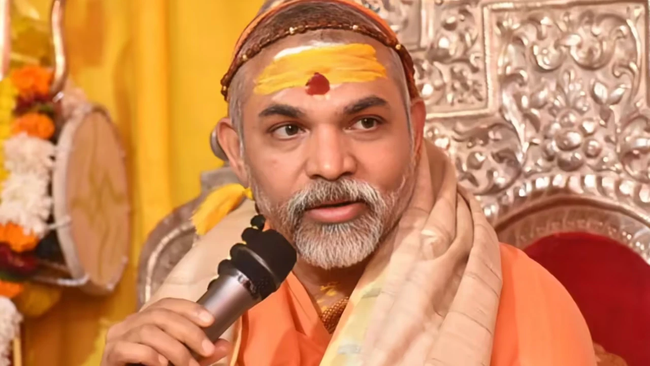 Shankaracharya Swami Avimukteshwarananda gave an interesting answer to the debate between saints, said a big thing about the post of PM