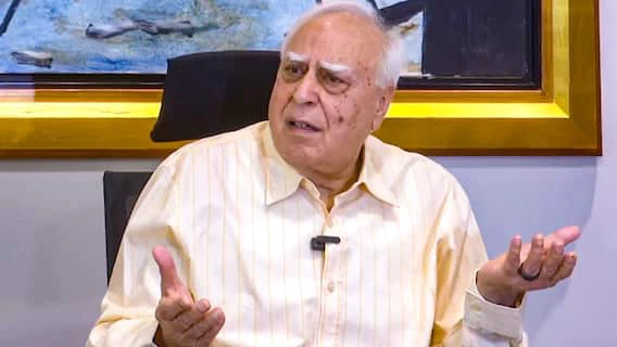 संविधान बनाम सियासत: पीएम-सीएम हटाने वाले विधेयक पर गरमाई दिल्ली, कपिल सिब्बल ने साधा तीखा वार 1 "Constitution vs Politics: Delhi heats up over the bill to remove PM-CM, Kapil Sibal launches a sharp attack"