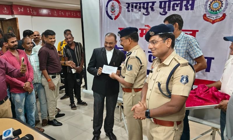 Big success of Raipur Police: 250 missing mobile phones worth Rs 50 lakh recovered and returned