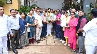 Photo of गणेश चतुर्थी के शुभ अवसर पर ITI कर्मचारी संघ ने मंत्री गुरु खुशवंत साहेब को भेंट की गणेश प्रतिमा, कर्मचारियों की समस्याएं भी रखीं सामने