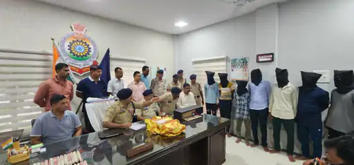 प्यार की खौफनाक साजिश: एक्स-गर्लफ्रेंड के पति को उड़ाने स्पीकर में फिट किया बम, 7 आरोपी गिरफ्तार 1 Horrifying conspiracy of love: Bomb fitted in speaker to kill ex-girlfriend's husband, 7 accused arrested