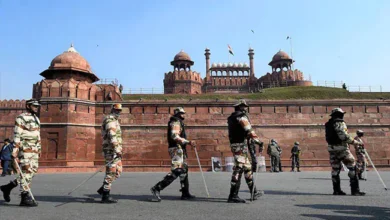 Photo of दिल्ली के लाल किले में सुरक्षा चूक, बम लेकर घुसे “आतंकी” ?, कई पुलिसकर्मी सस्पेंड