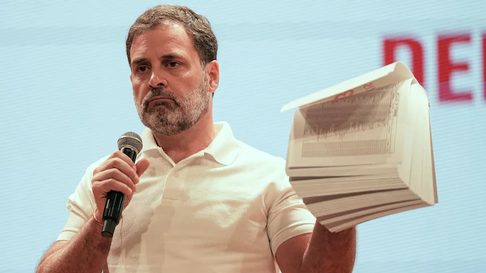 राहुल गांधी का दावा: ‘वोट चोरी’ के खिलाफ अभियान बना जन आंदोलन, 24 घंटे में 15 लाख से ज्यादा समर्थन प्रमाणपत्र डाउनलोड 1 Rahul Gandhi claims: Campaign against 'vote theft' has become a mass movement, more than 15 lakh support certificates downloaded in 24 hours