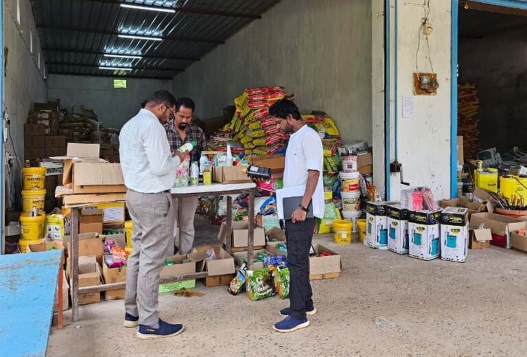 Strictness on fertilizer distribution in Bijapur: Stock and POS figures do not match, ultimatum to improve in two days