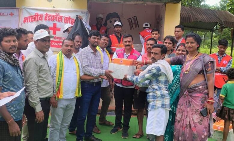 बाढ़ पीड़ितों के सहारे बना रेडक्रॉस: सुरोखी के 18 परिवारों को मिली राहत 1 Red Cross became a support for flood victims: 18 families of Surokhi got relief