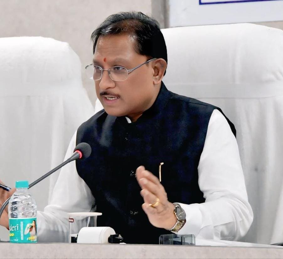 Review meeting of flood and relief work in Dantewada, damage worth Rs 115 crore in four districts