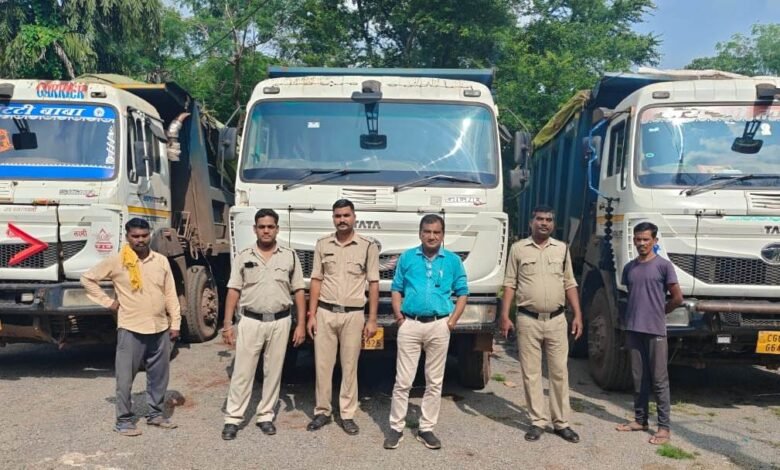 खनिज विभाग की बड़ी कार्रवाई: अवैध खनिज परिवहन में लगे 13 हाईवा वाहन जब्त 1 Major action by the Mineral Department: 13 heavy vehicles involved in illegal mineral transportation seized