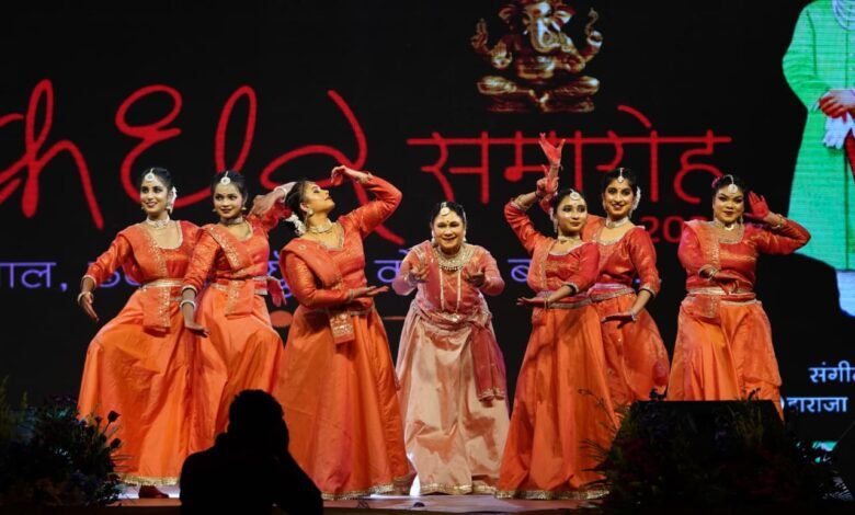 रायगढ़ में आठवें दिन: उत्तर और दक्षिण की नृत्य परंपराओं का अद्भुत संगम 1 Day 8 in Raigad: A wonderful fusion of dance traditions from the north and south