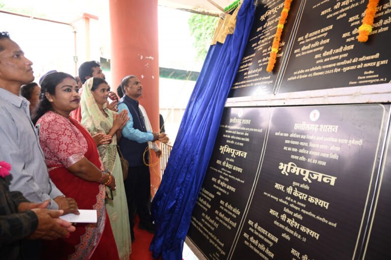 A function was organized in honor of teachers, Forest Minister Kedar Kashyap participated in the decoration ceremony