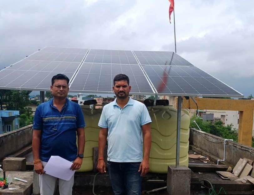 The light emanating from Baba Sahu's roof is showing the whole city the path to self-reliance