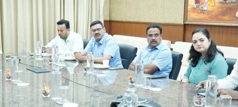 छत्तीसगढ़ के मंत्री रामविचार नेताम "राइजिंग एग्री समिट" में हुए शामिल, अमूल प्लांट से सीखे डेयरी प्रबंधन के गुर 1 Chhattisgarh Minister Ramvichar Netam attended the "Rising Agri Summit" and learned the tricks of dairy management from the Amul plant.