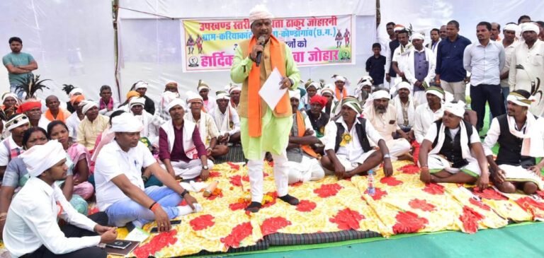 Kedar Kashyap participated in the Gayta Joharni programme in Kariyakanta and Moongawal, emphasising on the preservation of tribal culture.