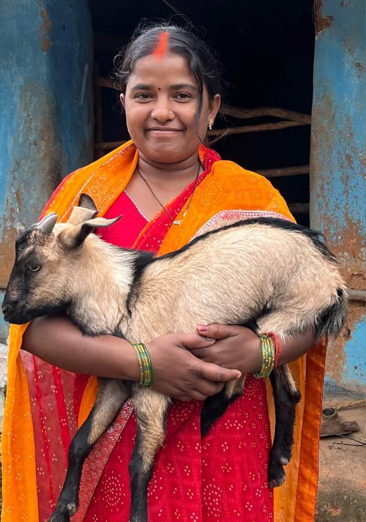 Goat rearing changed her fortune: Savita Rajak became an example of self-reliance