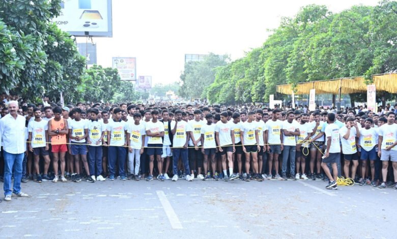 सूरजपुर में नशामुक्ति अभियान के तहत जोरदार मैराथन: स्वस्थ जीवन के लिए सबका उत्साहजनक समर्थन 1 A vigorous marathon as part of the de-addiction campaign in Surajpur: Enthusiastic support from all for a healthy life