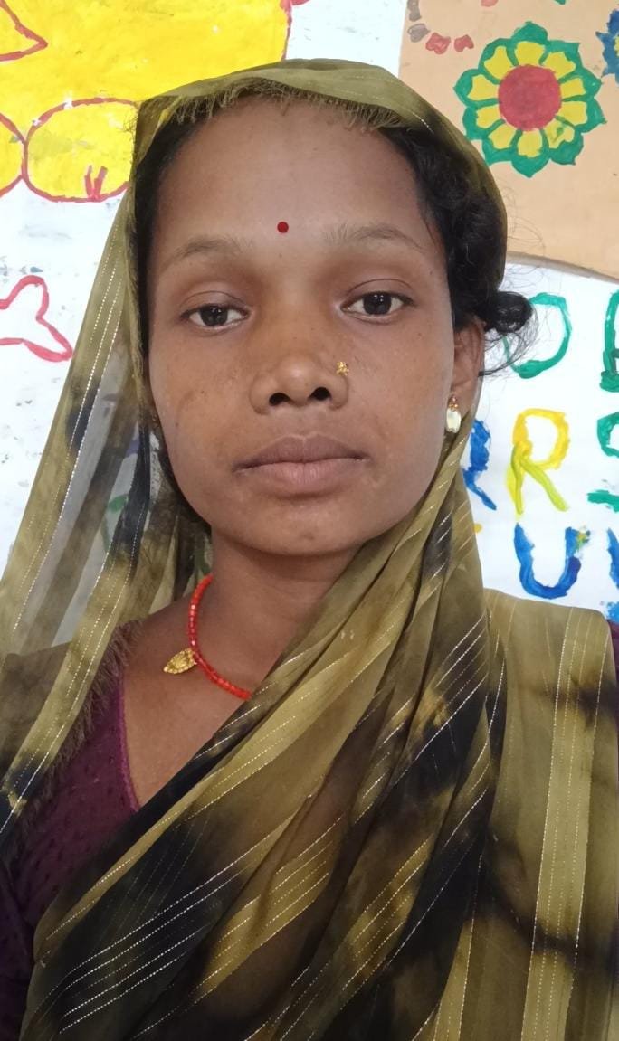 Kirti becomes an example of women's self-reliance, saving for her daughter's future