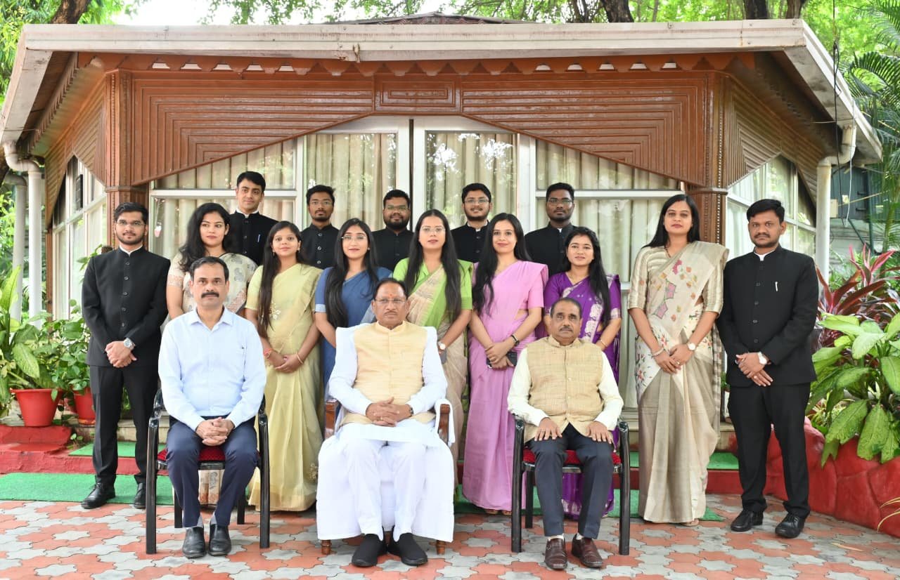 Chief Minister's inspirational talk with trainee officers of State Administrative Service, stresses on service and dedication