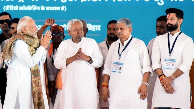 बिहार में NDA की रणनीति: 'बड़ा भाई-छोटा भाई' नहीं, अब सब साथ, सब बराबर! 1 NDA's strategy in Bihar: No more 'elder brother-younger brother', now everyone is together, everyone is equal!