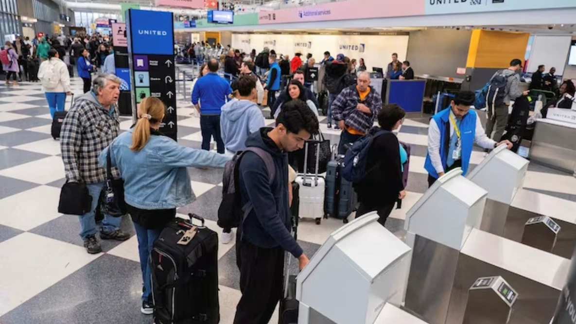 Trump's blow to H-1B visa, panic in tech companies!