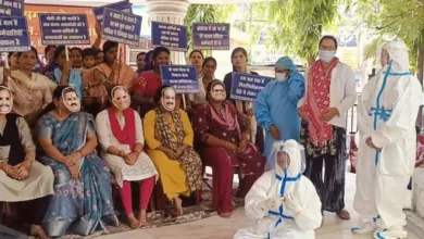 Photo of बिलासपुर में NHM कर्मियों की हड़ताल ने पकड़ा अनोखा रंग