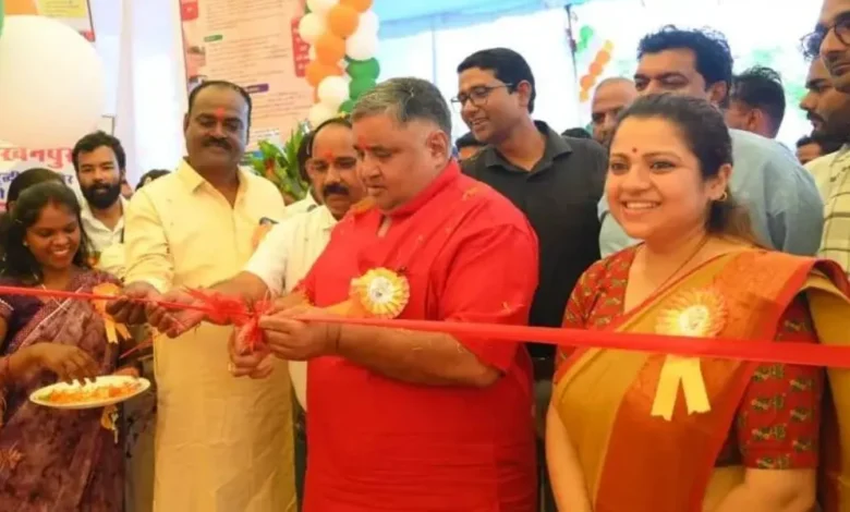 सरगुजा के लखनपुर में आकांक्षा हाट और संपूर्णता अभियान सम्मान समारोह, महिलाओं की आत्मनिर्भरता को मिली नई पहचान 1 Aakansha Haat and Sampurnata Abhiyan felicitation ceremony in Lakhanpur of Surguja, women's self-reliance gets new identity