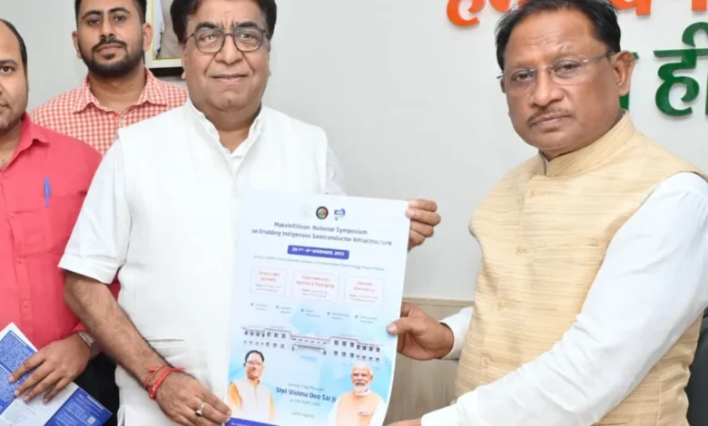 मुख्यमंत्री विष्णु देव साय ने मेक-इन-सिलिकॉन राष्ट्रीय संगोष्ठी के पोस्टर और वेबसाइट लॉन्च किए 1 Chief Minister Vishnu Deo Sai launched the poster and website of the Make-in-Silicon National Seminar.