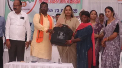 Photo of  मंत्री लक्ष्मी राजवाड़े के मुख्य आतिथ्य में सेवा पखवाड़ा के तहत दिव्यांगजनों एवं वरिष्ठजनों का सम्मान