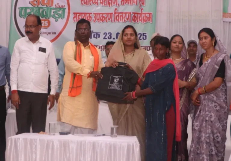 Disabled and senior citizens were honored under the Seva Pakhwada under the chief patronage of Minister Lakshmi Rajwada.