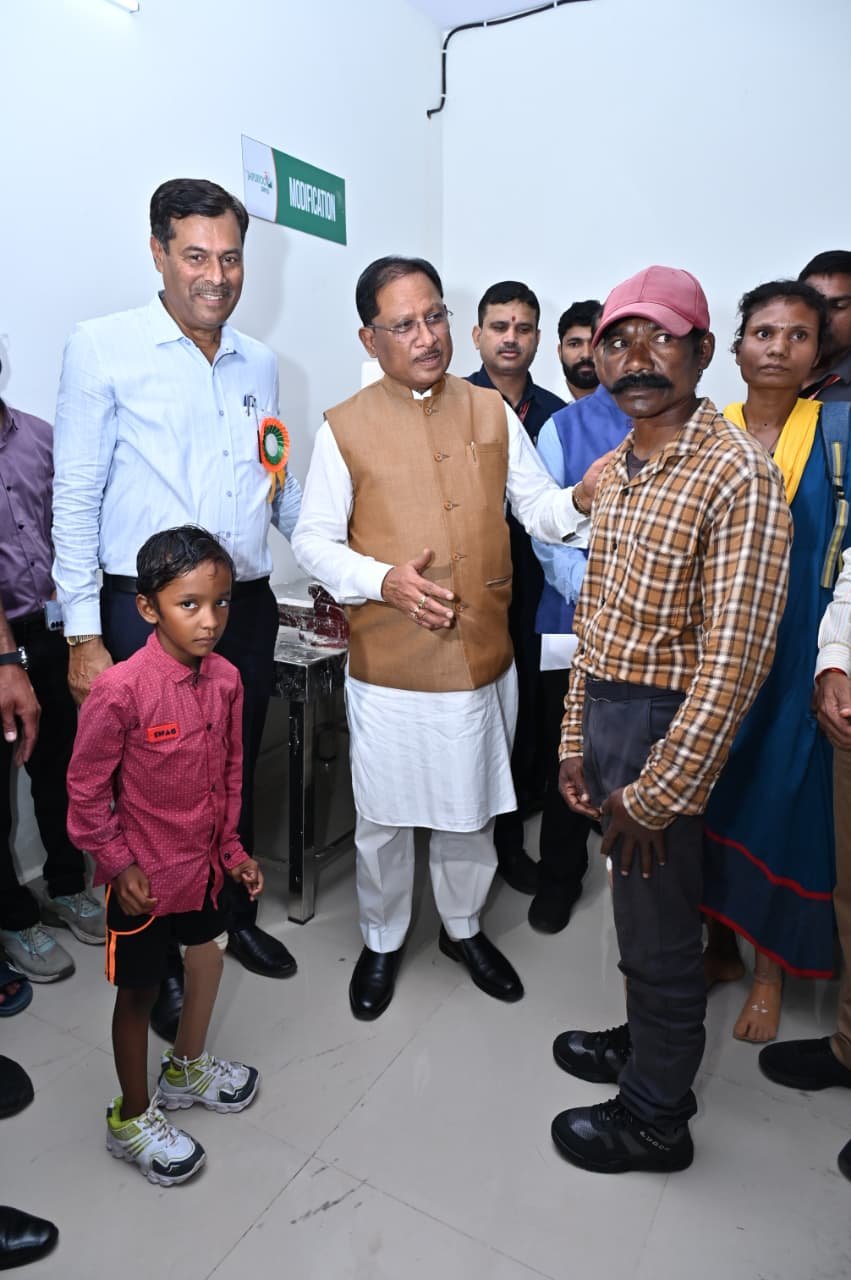 Disabled people got a new life in Chhattisgarh, Jaipur artificial leg distribution ceremony under the leadership of Chief Minister