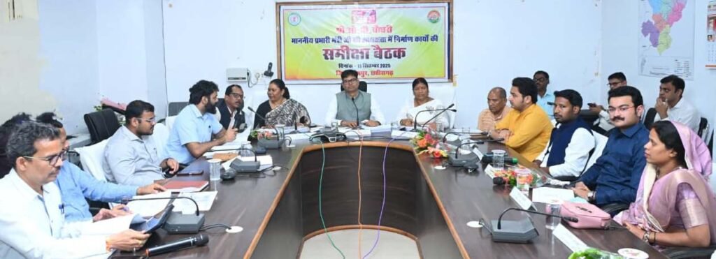 In charge Minister OP Choudhary took a review meeting of the construction works being carried out in Jashpur district01