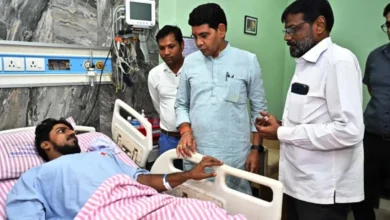 Photo of मंत्री टंक राम वर्मा ने अस्पताल पहुँचकर मरीजों का हालचाल जाना