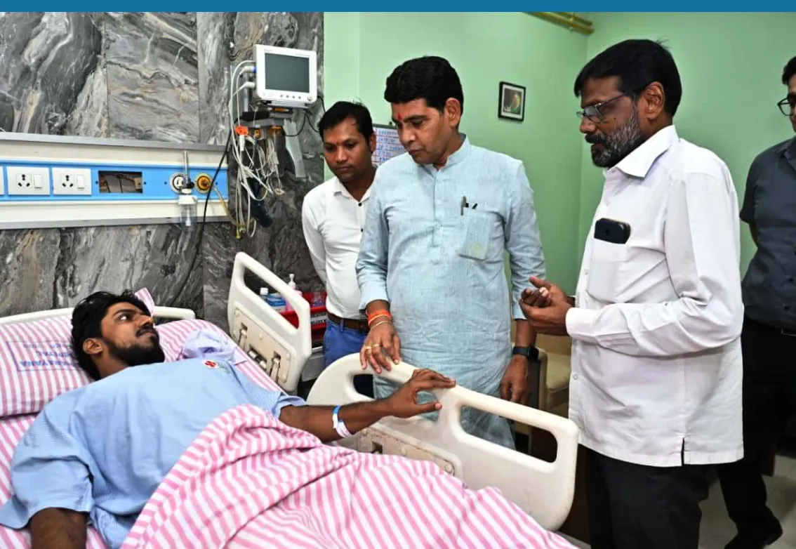 Minister Tank Ram Verma reached the hospital and inquired about the well being of the patients.