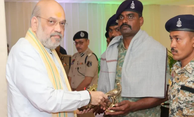 ऑपरेशन ब्लैक फॉरेस्ट: अमित शाह ने वीर जवानों को किया सम्मानित, 2026 तक नक्सलवाद खत्म करने का संकल्प 1 Operation Black Forest Amit Shah honored the brave soldiers, vowed to end Naxalism by 2026