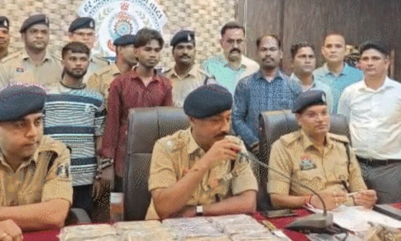 इंस्टाग्राम से आया 'थम' सिग्नल, चाकू की नोंक पर 10 लाख की लूट! मास्टरमाइंड निकला नाबालिग 1 'Stop' signal came from Instagram, 10 lakhs looted at knife point! Mastermind turned out to be a minor