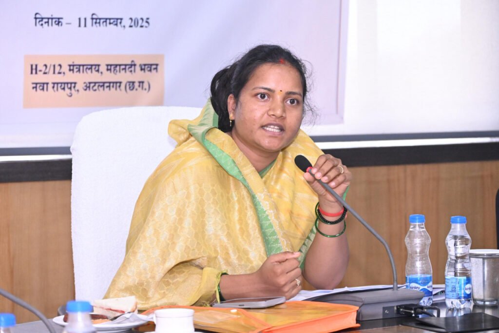 State level meeting of Transgender Welfare Board concluded under the chairmanship of Minister Smt. Laxmi Rajwade02