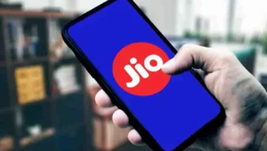 Photo of 449 रुपये में पूरा परिवार जुड़ेगा Jio से, फ्री में मिलेगा Hotstar और AI Cloud!