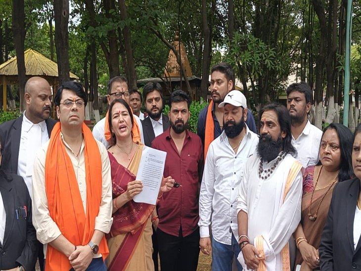 Ganeshotsav became the center of controversy in Raipur, Hindu society strongly objected to tampering with the traditional form