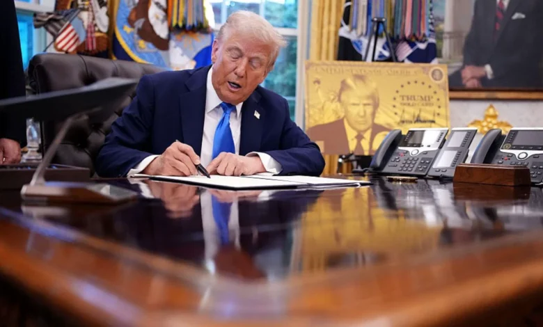 H-1B वीजा हुआ महंगा, भारतीय टैलेंट और कंपनियों की रणनीति में बड़ा बदलाव 1 H-1B visas become more expensive, leading to a major shift in Indian talent and corporate strategy.