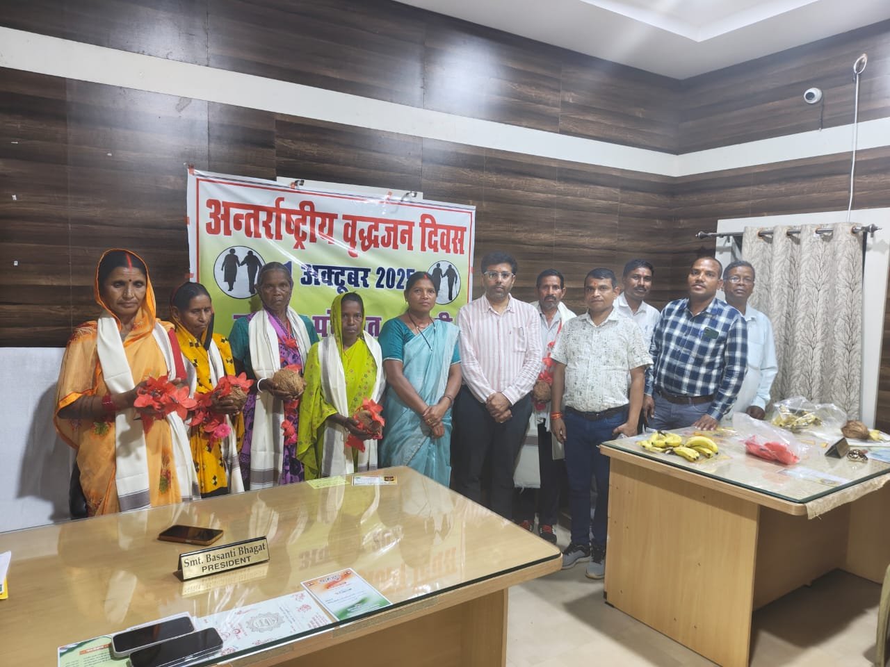 Respect for the experience of the elderly, dignified felicitation of the elderly in Balrampur